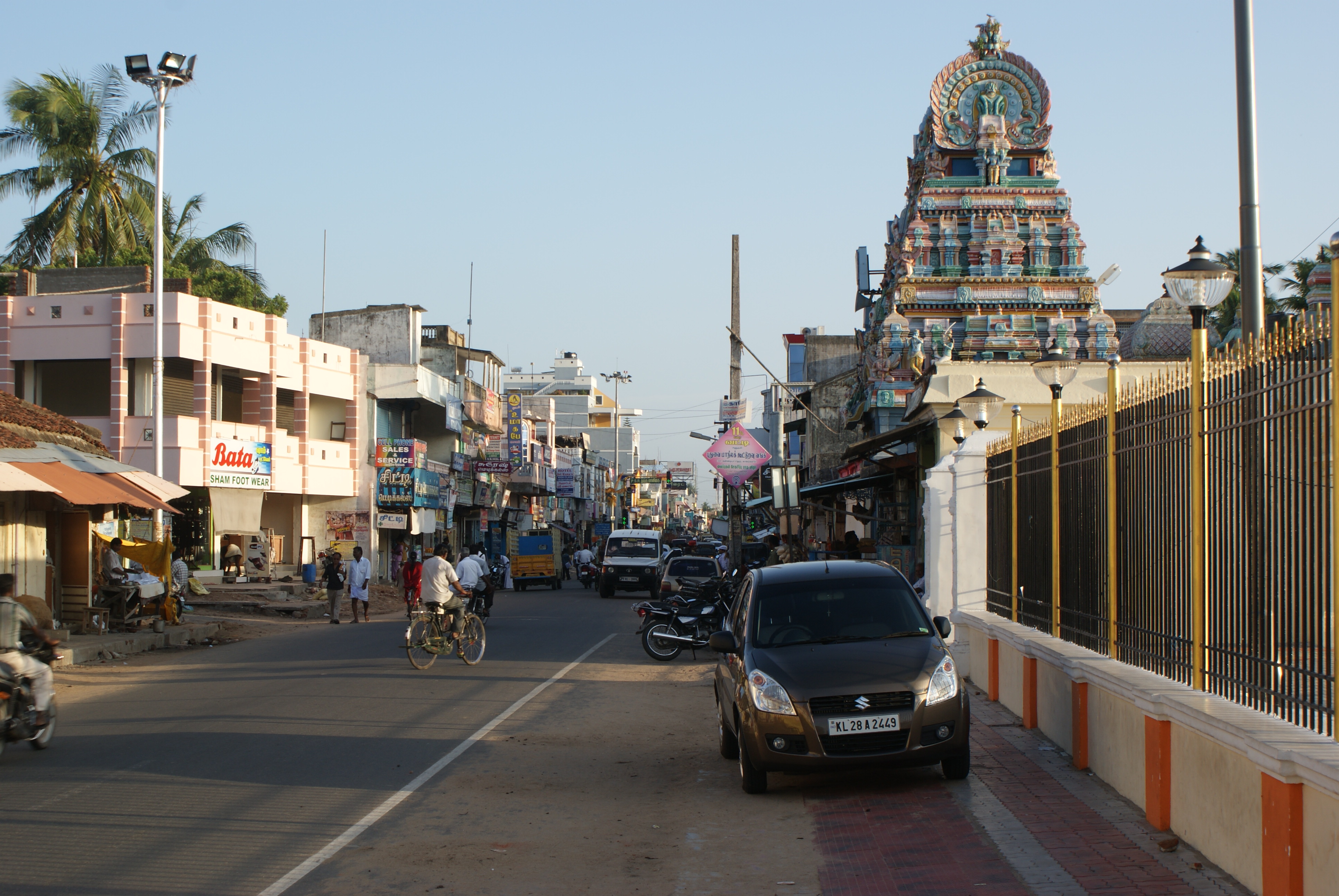 Karaikal_main_road.JPG